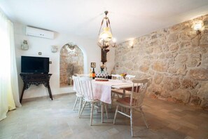 Casa (Mirta - rustic villa - H(4+2)) | Servei de restauració