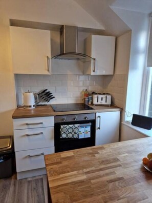 Geladeira, micro-ondas, fogão