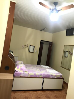 واي فاي مجانًا وملاءات أسرّة