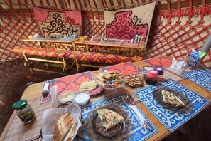 Traditional Twin Room | In-room dining - Ak-Sai Travel Yurt Camp (Song-Kul)