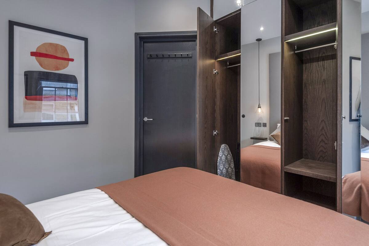 Apartment | 1 bedroom, in-room safe, iron/ironing board, free WiFi