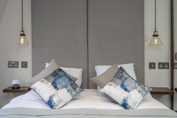 Apartment | 1 bedroom, in-room safe, iron/ironing board, free WiFi