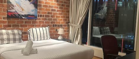 Premium Apartment | 3 bedrooms, in-room safe, desk, soundproofing