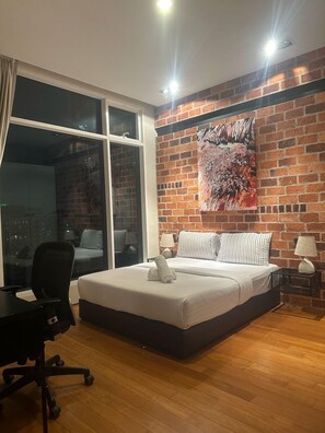 Premium Apartment | 3 bedrooms, in-room safe, desk, soundproofing - Soho Suites KLCC by Inam Suites (Kuala Lumpur)