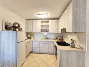Frigorifero, forno, macchina per tè/caffè, tostapane