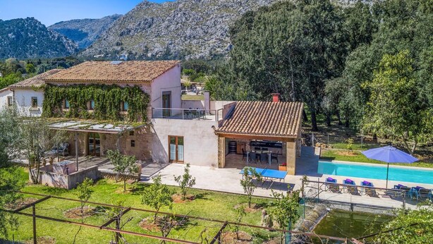 A villa with a pool, surrounded by mountains and greenery. - H2903 Finca Creveta for 5 persons with pool in Pollenca (Pollenca)