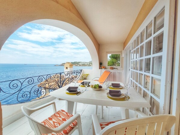 屋外ダイニングエリア