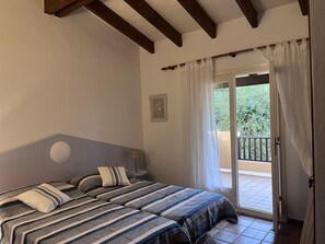 2 soverom, skrivebord, reiseseng for barn og wi-fi