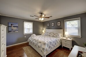 3 bedrooms, desk, WiFi, bed sheets - Tucker's Sea Ranch - Pup friendly, one-level ranch with fenced yard and hot tub! (Kill Devil Hills)