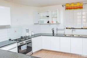 Private kitchen - Spacious Four bedroom in Kilimani

 (Nairobi)
