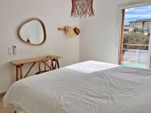 2 soverom, skrivebord, strykejern/-brett og wi-fi (inkludert)