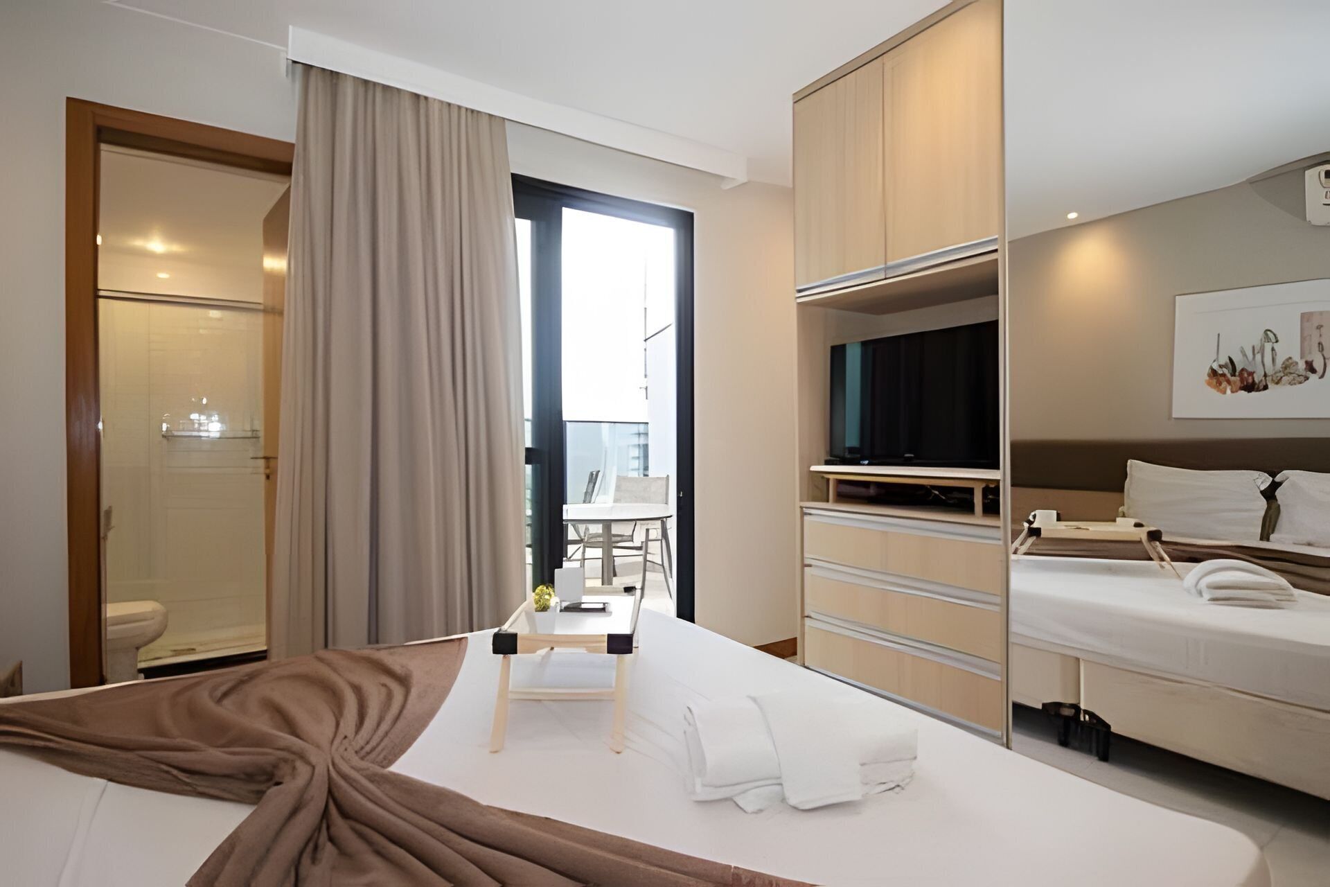 Apartamento | Escrivaninha, Wi-Fi de cortesia, roupa de cama
