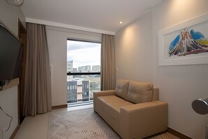 Apartamento | Zona de estar | Una televisión
