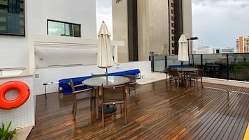 Basic Apartment | Outdoor dining