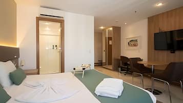 Basic Apartment | Desk, free WiFi, bed sheets