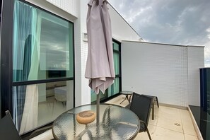 Apartamento | Restaurante al aire libre