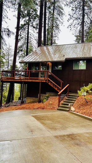 Exterior - Cozy Cabin in the woods. (Arnold)