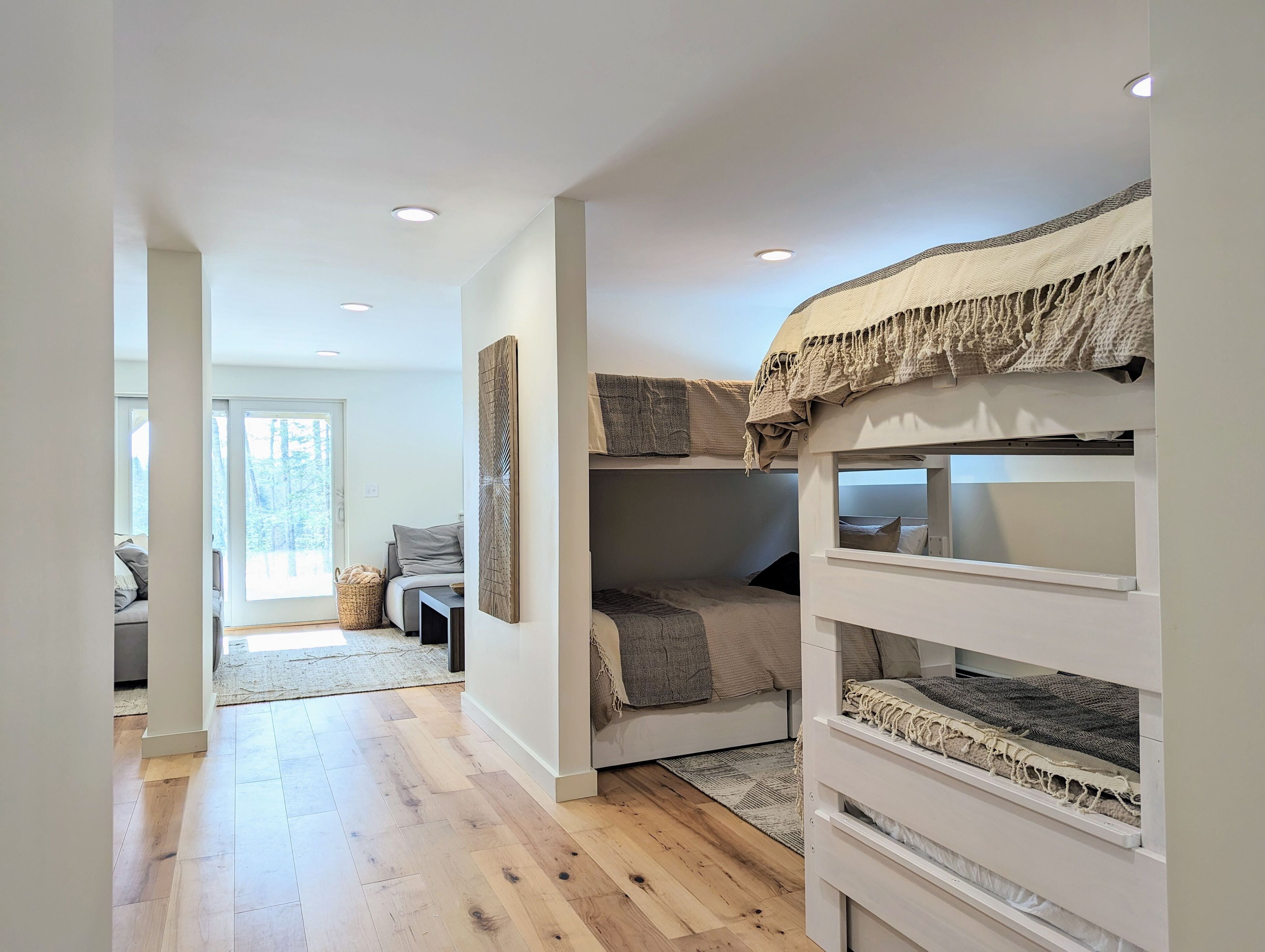 4 habitaciones, tabla de planchar con plancha, wifi y ropa de cama 