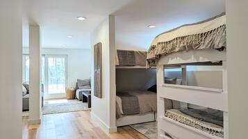 4 habitaciones, tabla de planchar con plancha, wifi y ropa de cama