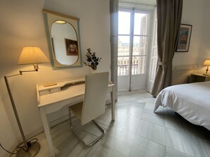 4 habitaciones, escritorio, wifi y ropa de cama