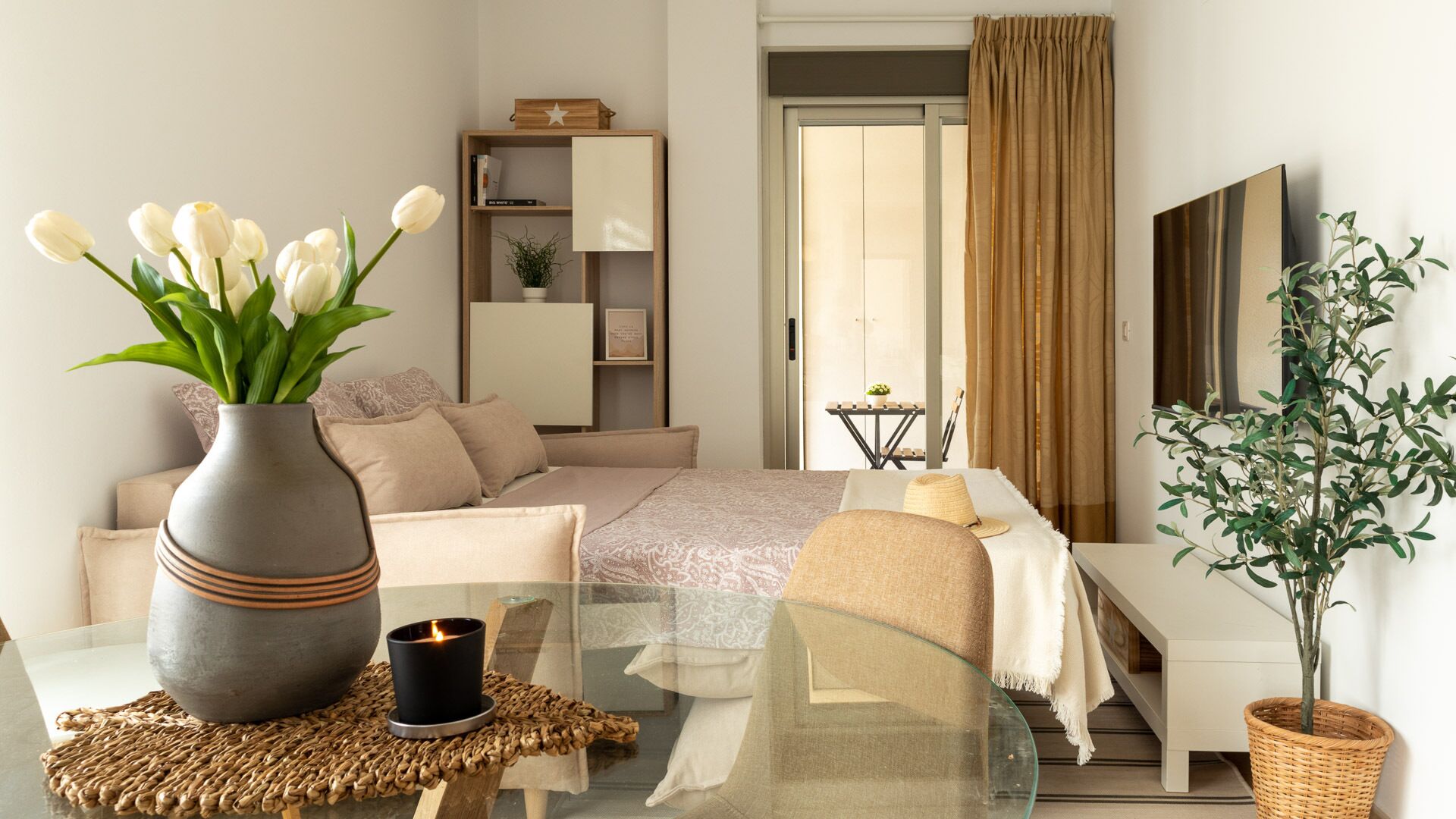 2 makuuhuonetta, työpöytä, silitysrauta/-lauta, ilmainen Wi-Fi