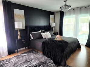 3 camere, una scrivania, ferro/asse da stiro, culla da viaggio