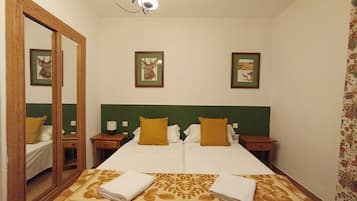 Traditionelt værelse med dobbeltseng eller 2 enkeltsenge | Egyptiske bomuldslagner, premium-sengetøj, dundyner, individuelt design