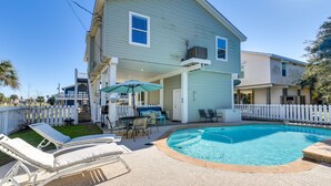 A two-story house with a swimming pool, outdoor seating, and a fenced yard. - < 1 Mi to Beach! Poolside Retreat in Galveston (Galveston)