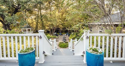 The Missing Pines Bungalow - King Suite in the heart of OS!