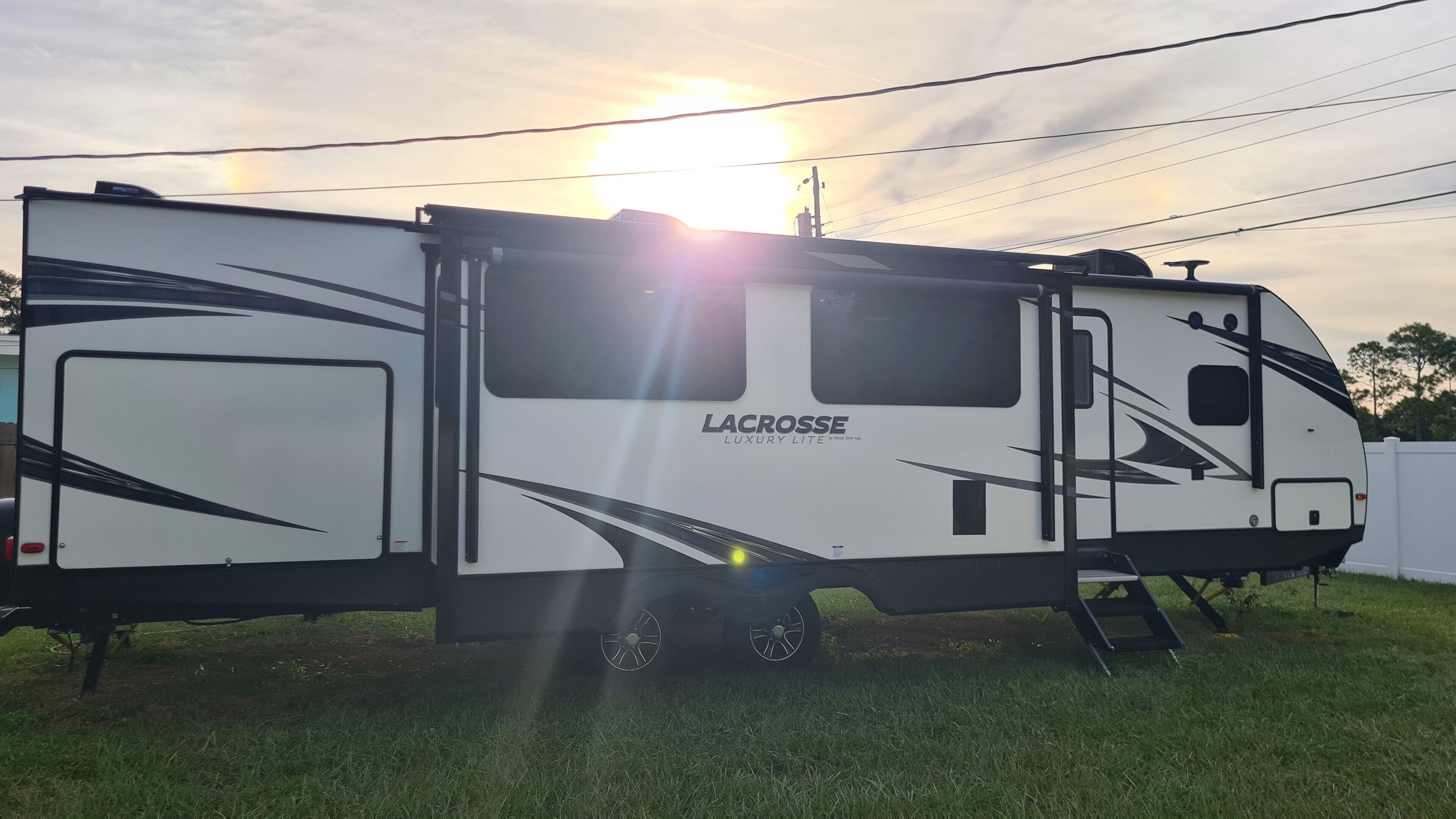 A 38-FT LONG LUXURY LACROSSE COMFORTABLE CAMPER