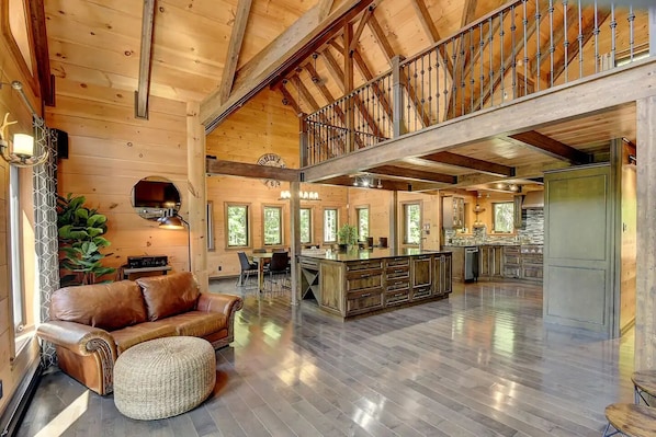 Interior - Luxurious chalet featuring a jacuzzi, pool, small lake, sauna and pool table. (Saint-Calixte)