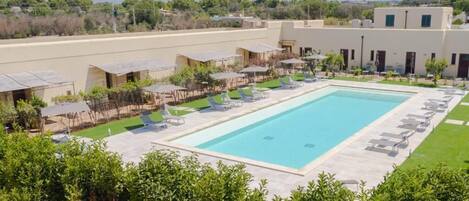 Seasonal outdoor pool