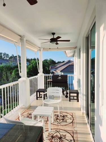 con todos los servicios para disfrutar; como el campo de golf, el club de playa