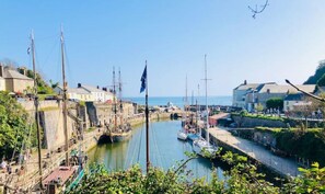 Marina - Charlestown Cottage with Hot tub, Harbour & Beach (Charlestown)