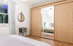 2 bedrooms, iron/ironing board, free WiFi, bed sheets - Charlestown Cottage with Hot tub, Harbour & Beach (Charlestown)