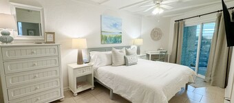 The Olive Shell- condo steps to the beach