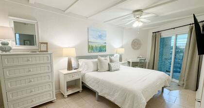 The Olive Shell- condo steps to the beach