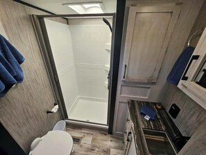 Shower - RV15 | Coastal Getaway – Durango Half Ton (Bolivar Peninsula)
