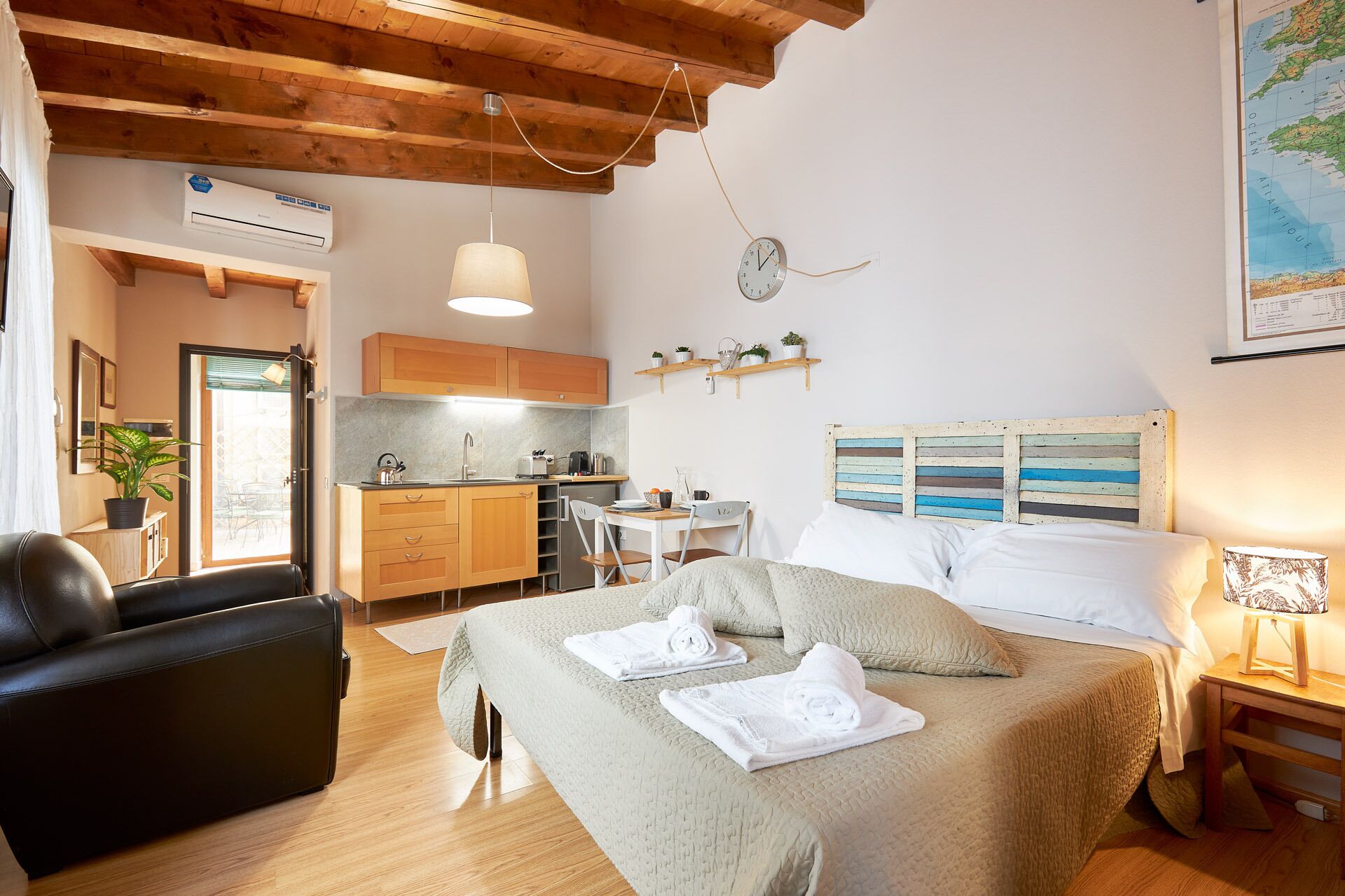 1 Schlafzimmer, Schreibtisch, Bügeleisen/Bügelbrett, Reisekinderbett