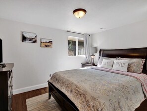 3 عدّة غرف نوم ومكتب ومكواة/لوح كي وسرير سفر