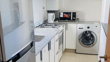 Microwave, oven, stovetop, cookware/dishes/utensils