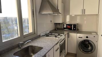 Micro-ondes, four, plaque de cuisson