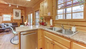 Interior - 'Toccoa Waterfront Hideaway:' Hot Tub & Fire Pit! (Mineral Bluff)