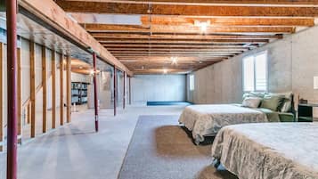 4 bedrooms, iron/ironing board, WiFi