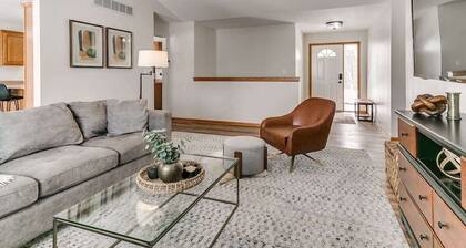 5 Bed 2 Bath/Modern Large Home