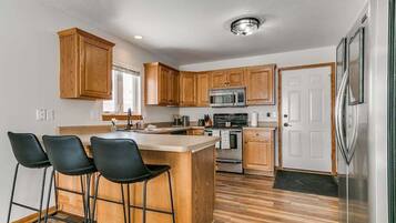 Réfrigérateur, cafetière/bouilloire