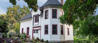 Carriage House Apartment + Loft