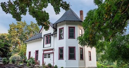 Carriage House Apartment + Loft