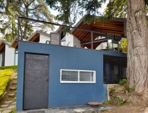 Exterior - Cottage on the Lake:Private Cabin with Jacuzzi in Guatapé, near Piedra del Peñol (Peñol)