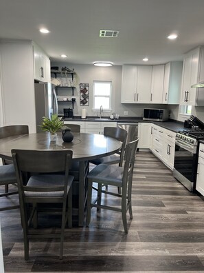 Fridge, microwave, oven, stovetop - Beautifully renovated home on Bayou Blue! (Houma)